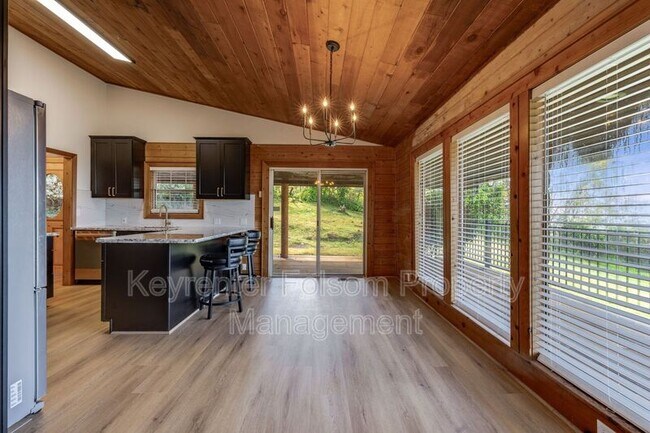 Foto del edificio - 5800 McKinley Dr