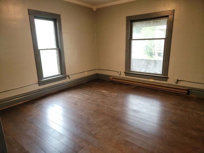 Building Photo - 25 Swanger Ave