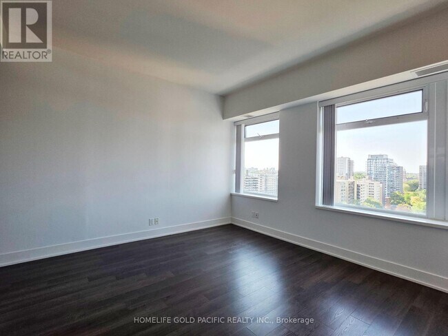 Building Photo - 111 St Clair Ave W