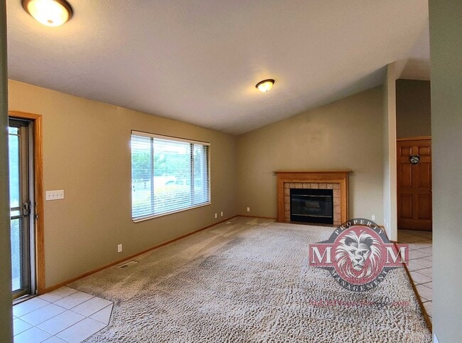 Photo - 5 BD 3 BA 2900 sq ft HOME IN DRAPER.