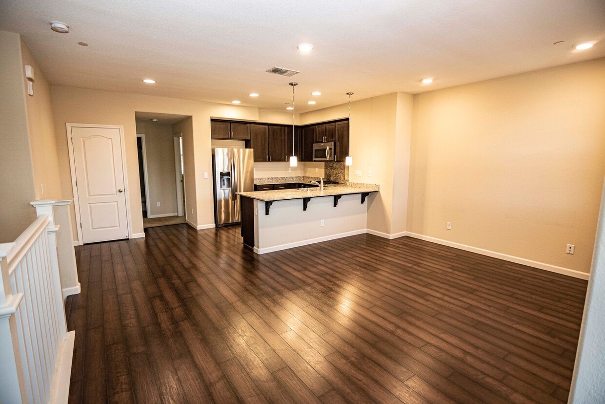Primary Photo - 1471 Mercado Way