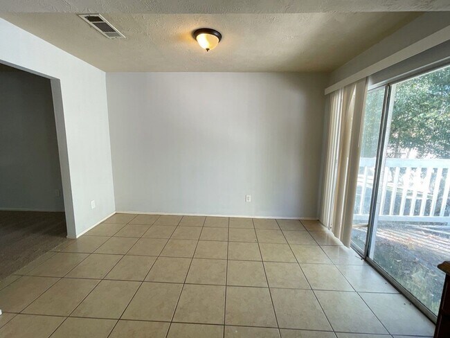 Building Photo - 3127 Glen Spring Dr
