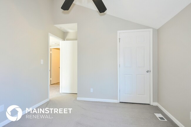 Building Photo - 448 Far Hill Dr