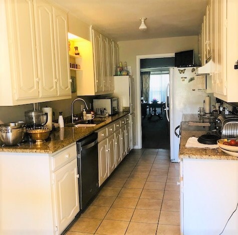Kitchen - 4 Lakeway Dr