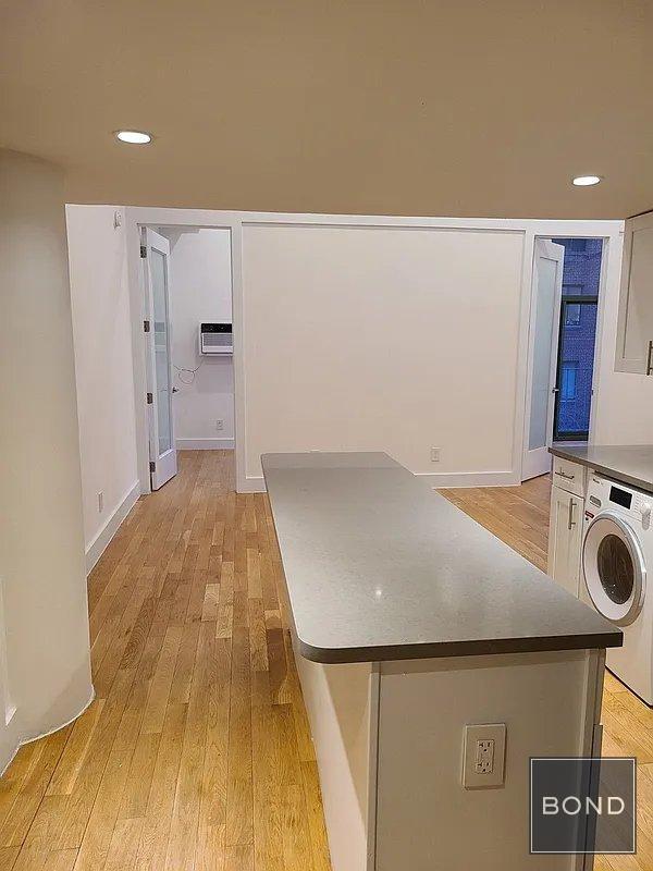 Foto principal - 210-220 East 22nd Street
