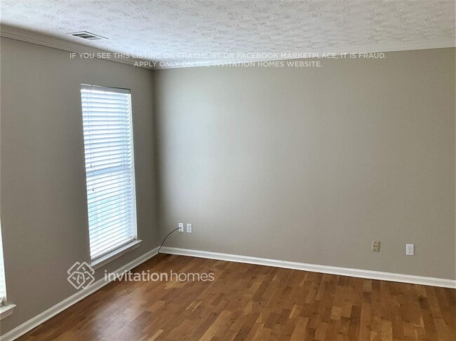 Foto del edificio - 1418 Fall River Dr