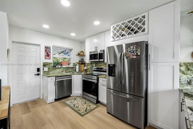 Foto del edificio - 3690 SW 9th Terrace