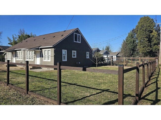 Building Photo - 2105 W 13th Ave