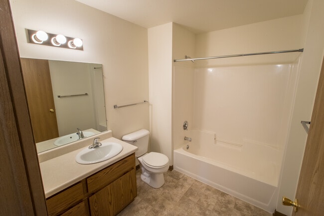 Building Photo - Southview Park Apartments