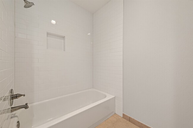 Foto del edificio - 16 Town Oaks Pl