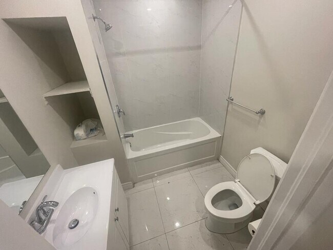 Photo du bâtiment - 10 McCowan Rd