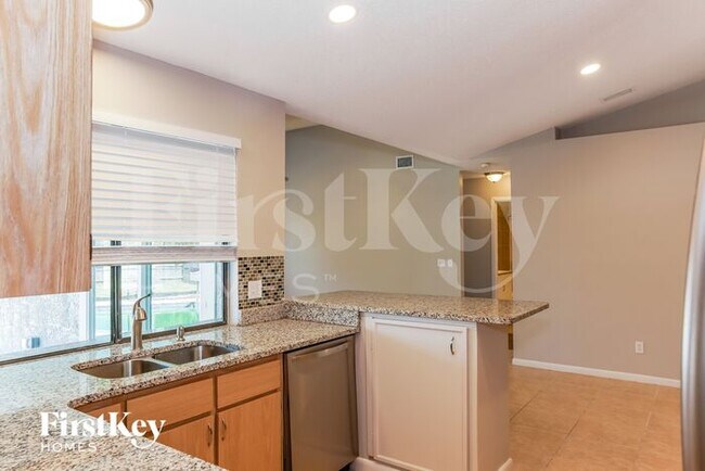 Foto del edificio - 1321 Coral Reef Ave NW