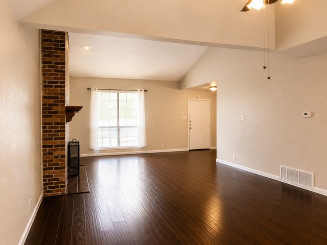 Foto del edificio - 126 Hollyhill Ln