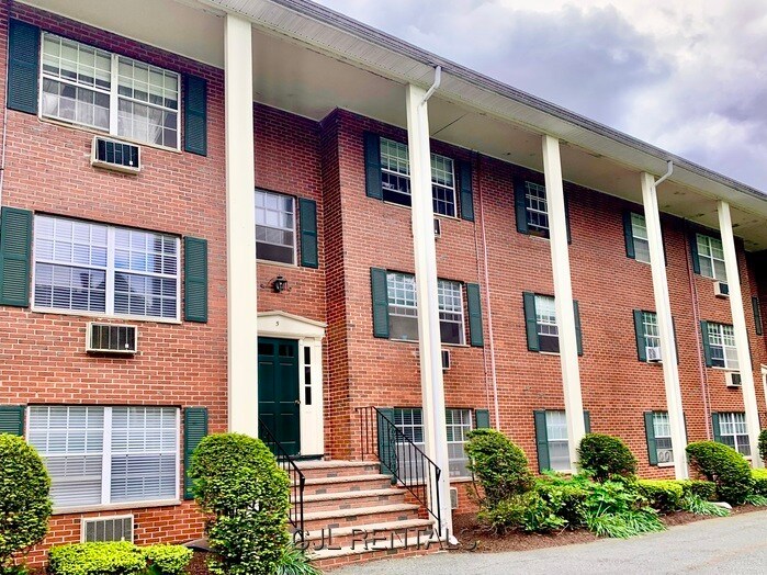 Primary Photo - 3 Viking Ct