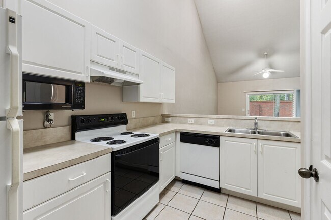 Foto del edificio - 2/2 Greens Condo at West End - Available July 10, 2026