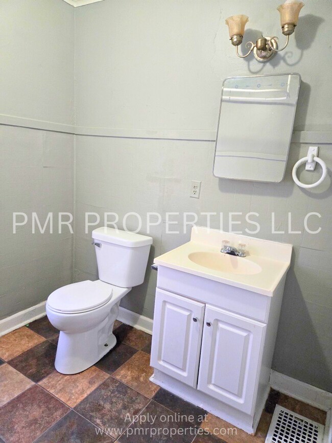 Foto del edificio - 104 E Graham Ave