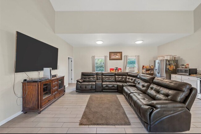 Building Photo - 1571 Highland Park Way
