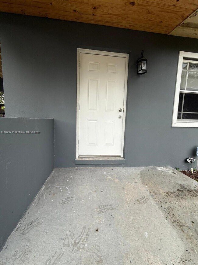 Building Photo - 1413 NW 11th St