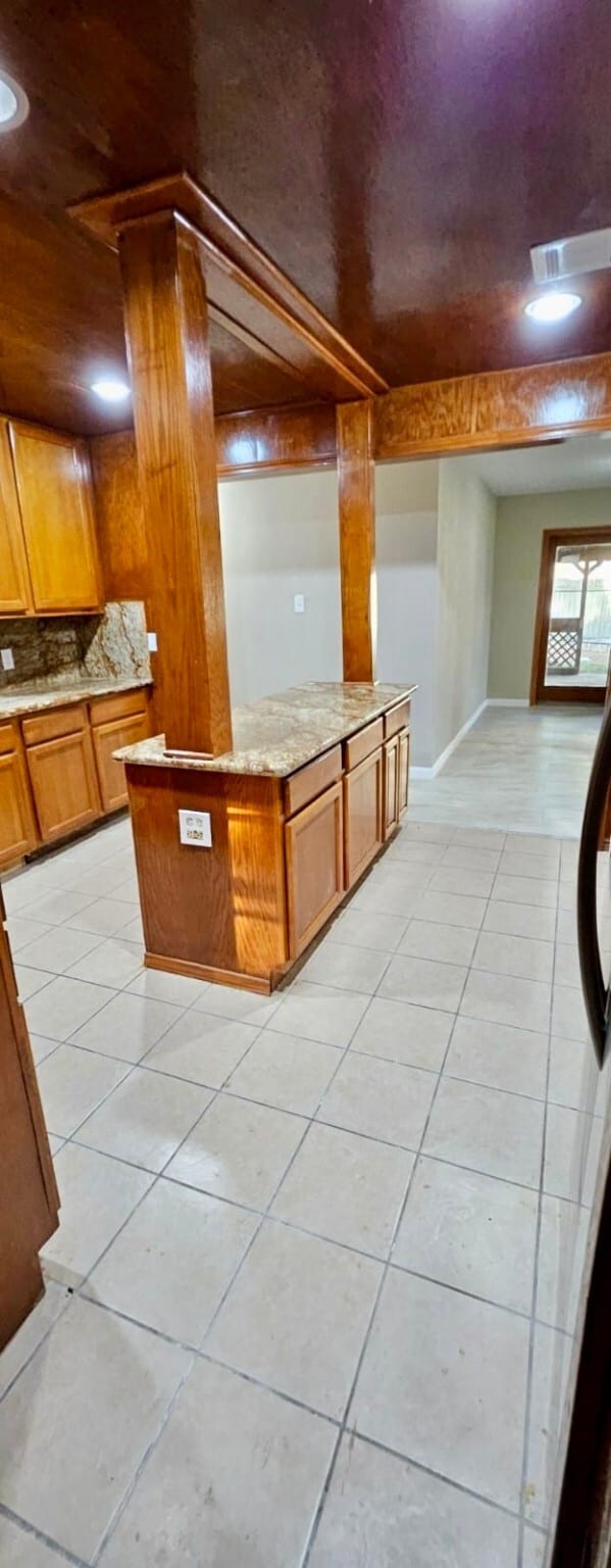 Building Photo - 906 Arrow Lake Dr