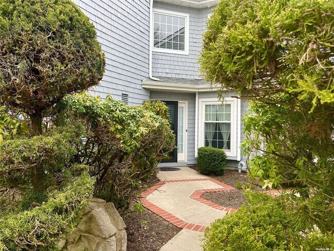 Building Photo - 120 Lakebridge Dr N