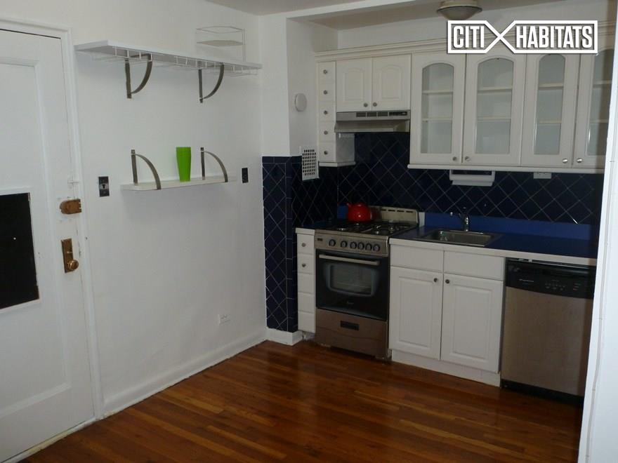 Primary Photo - 1350 E 5th St
