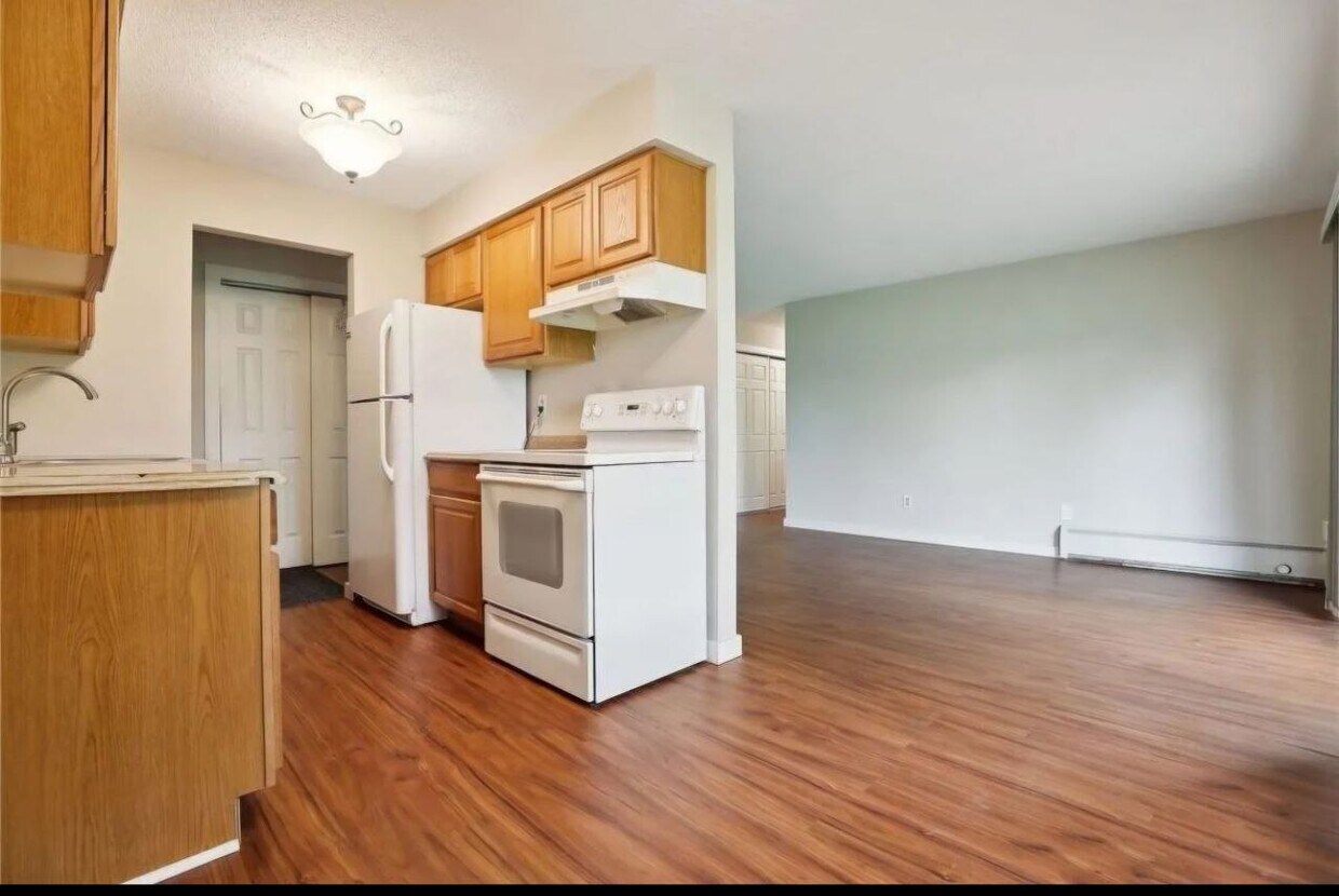 Foto principal - 935 11th Ave S