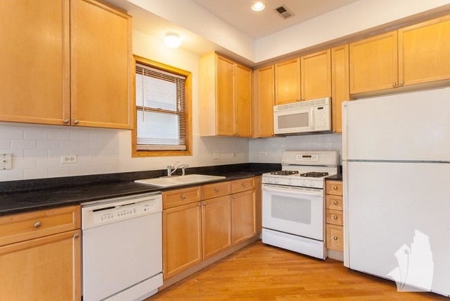 Building Photo - 1326 W Diversey Pkwy