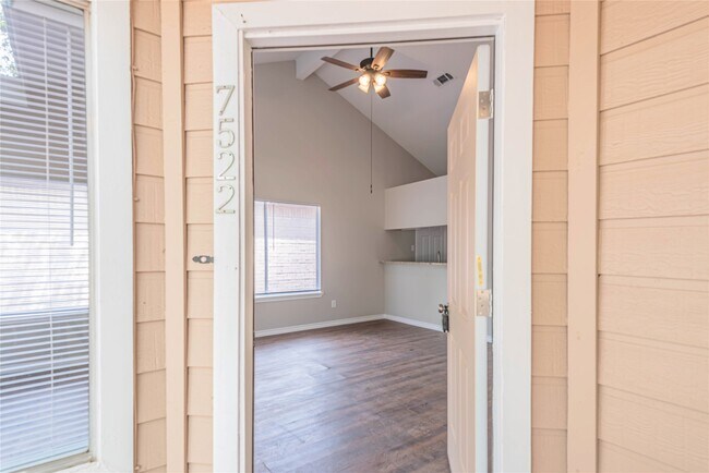 Building Photo - 7522 Pepperbrook Dr