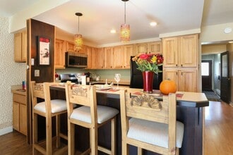 Building Photo - 867 Airport Rd