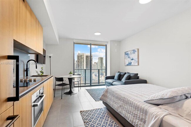 Building Photo - 121 NE 5th St