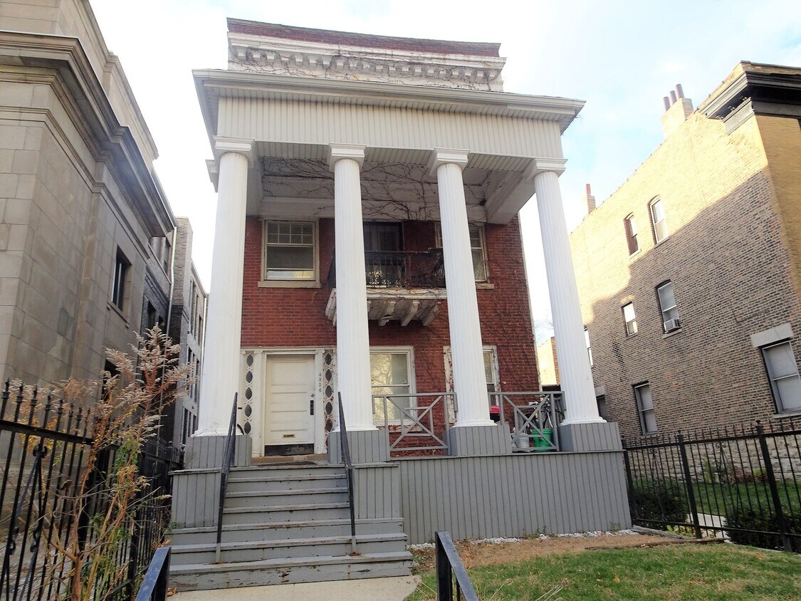 Primary Photo - 4836 S Dorchester Ave