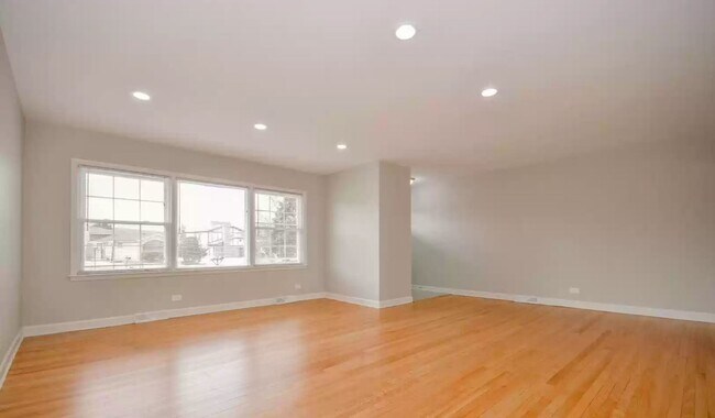 Building Photo - 3021 S Lynn Ct