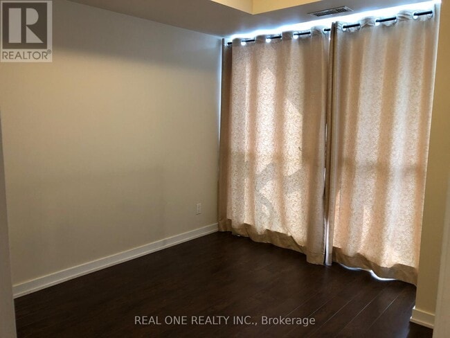 Photo du bâtiment - 4070 Confederation Pkwy