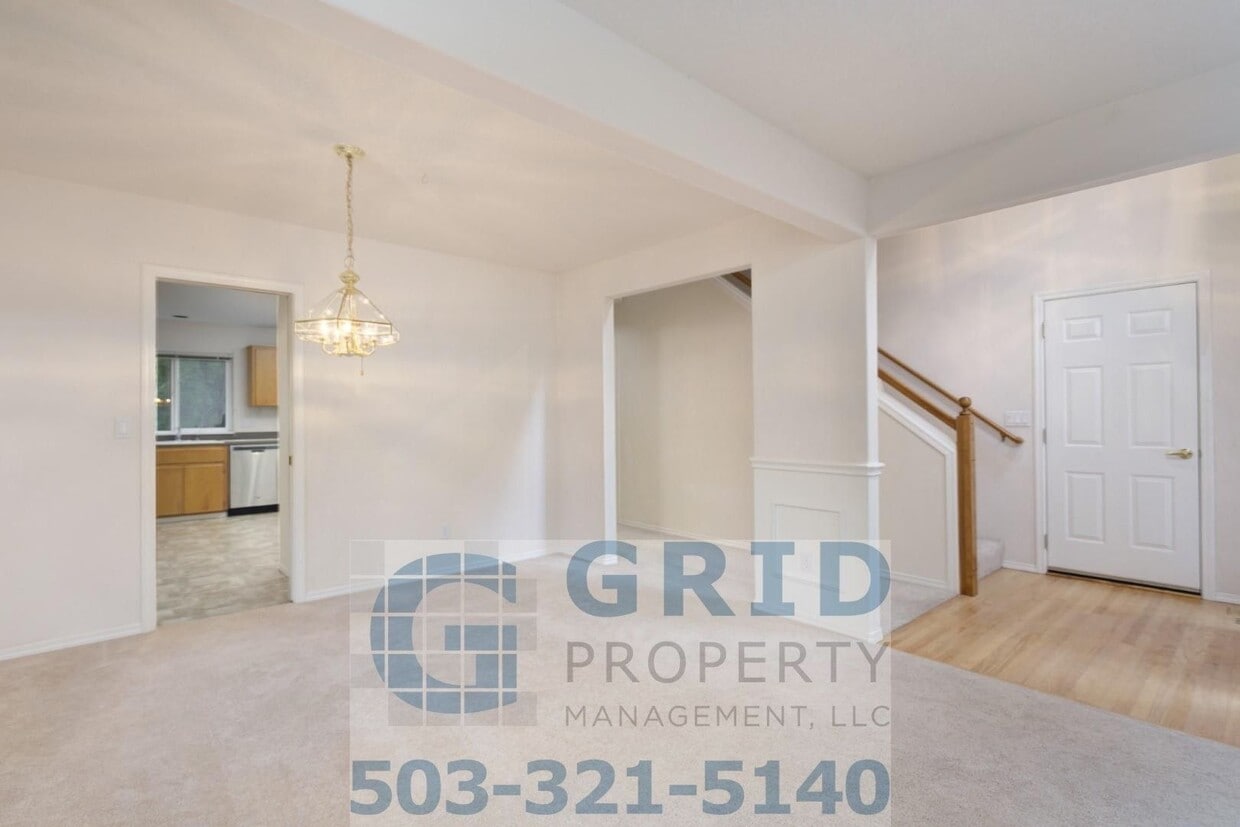 Primary Photo - Spacious 4 Bedroom Home in Beaverton On Qu...