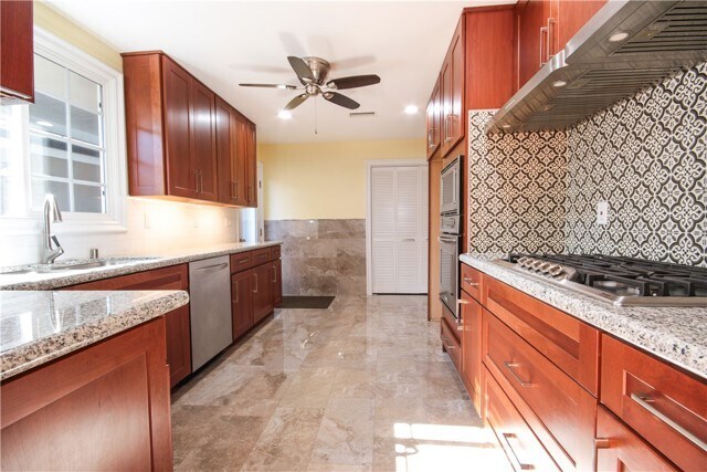 Building Photo - 150 Orangewood Ln