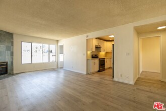 Building Photo - 1033 6th St