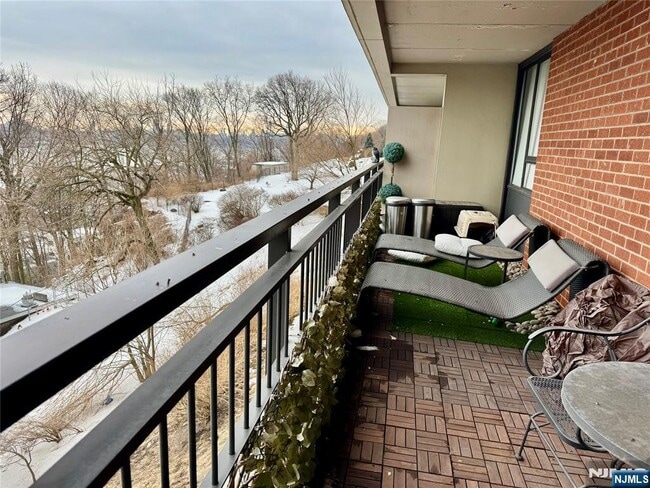 Foto del edificio - 4 Horizon Rd N