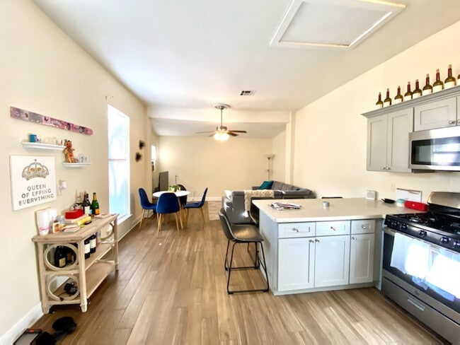 Building Photo - 7407 Freret Street