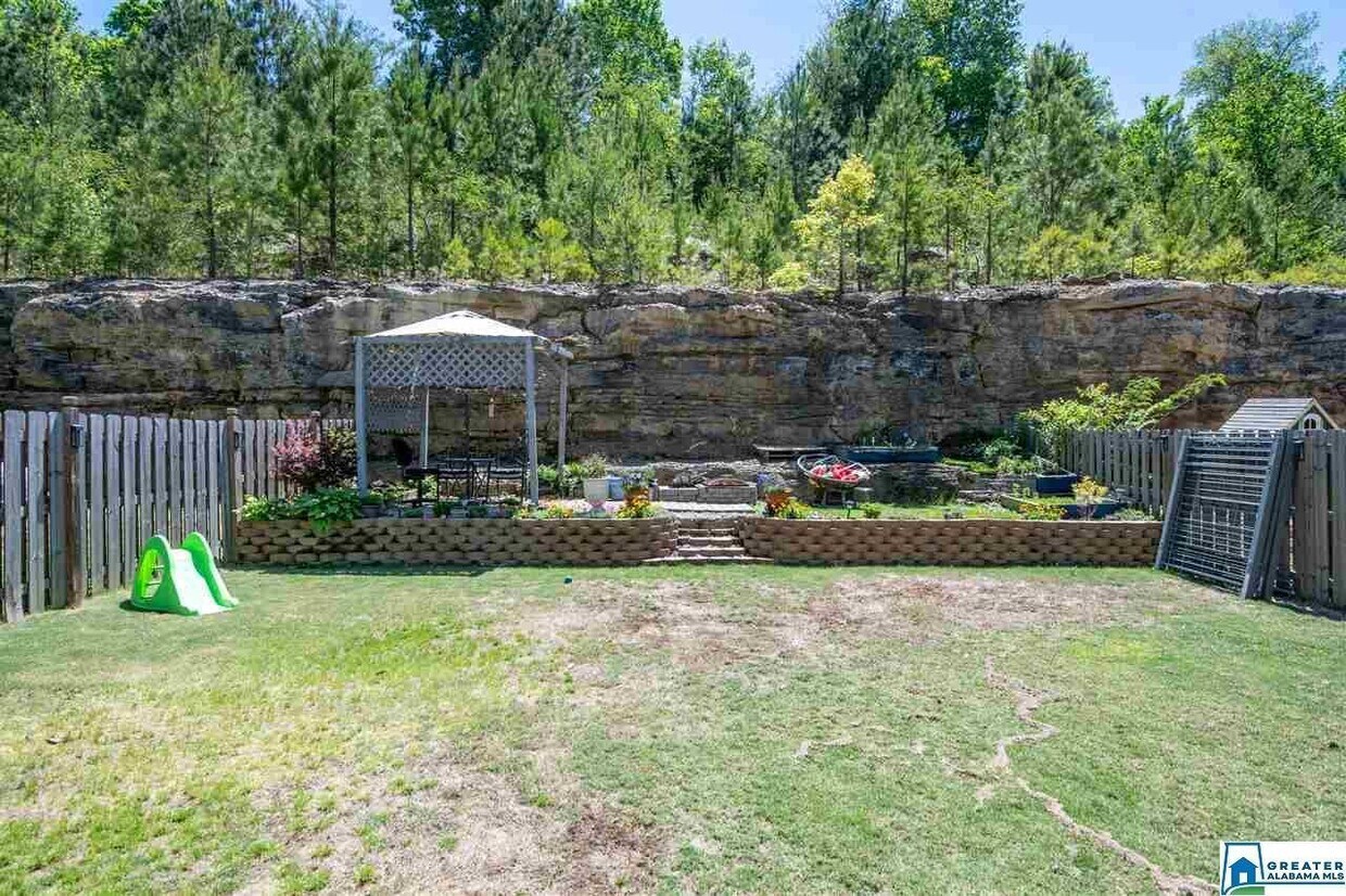 Backyard of your dreams - 407 W Park Dr