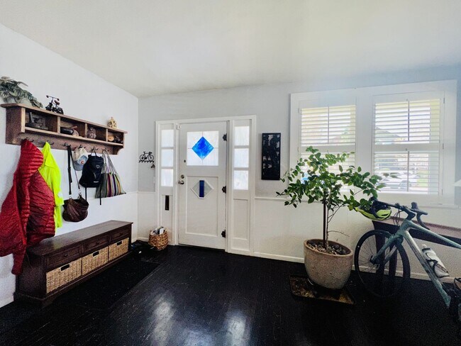 Foto del edificio - $0 DEPOSIT OPTION, CHARMING 3 BED 2 BATH TRADITIONAL BRICK HOME!! HUGE YARD, DETACHED GARAGE, COM...