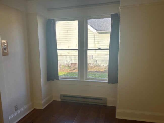 Building Photo - Charming Southeast home with large yard!!