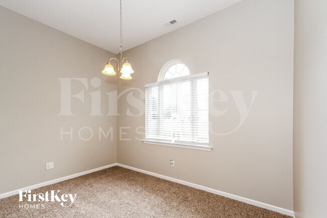 Foto del edificio - 164 Silver Birch Ln