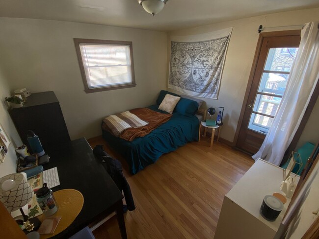 Foto del edificio - 3700-3702 N Morris Blvd