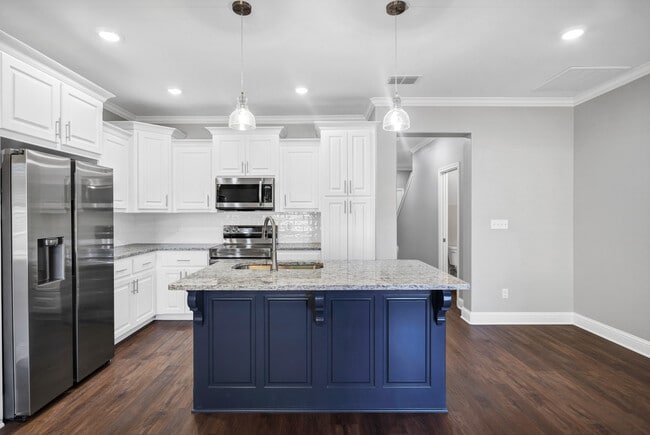 Building Photo - 16111 Pawnee Dr