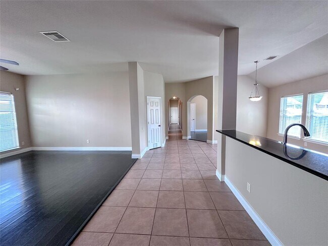 Building Photo - 2 Buena Park Cir