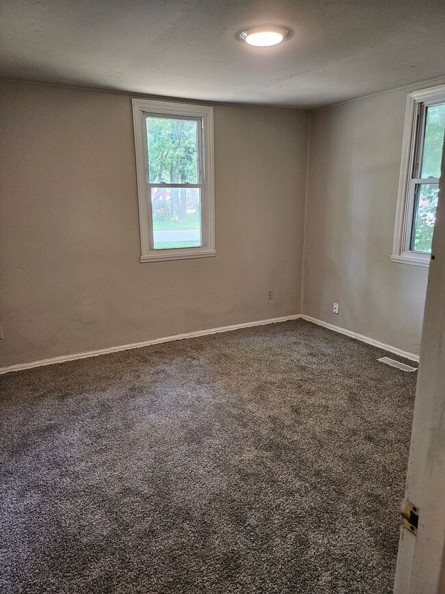 Building Photo - 1609 Rheinhardt Ave