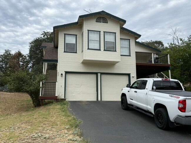 Foto del edificio - Resort-Style Living at Poker Flats gated community – 4 BR / 3 BA Multi-Level Home