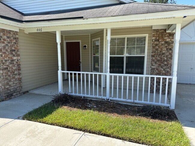 Foto del edificio - 446 Falcon Dr