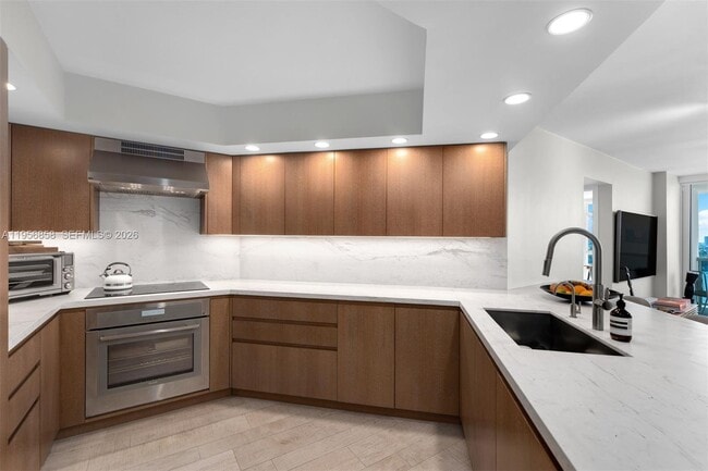 Building Photo - 1900 Sunset Harbour Dr