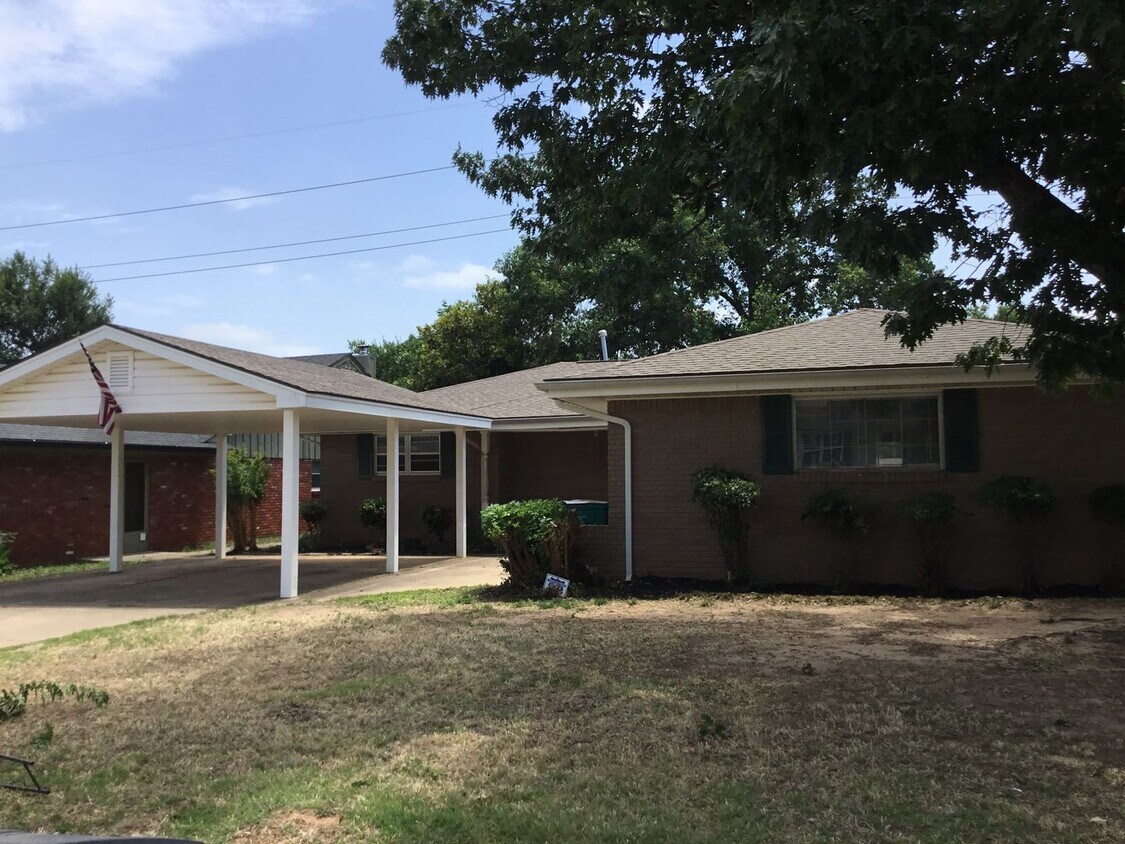 Foto principal - Coming Soon! Great 3 bedroom, 2 bath home ...